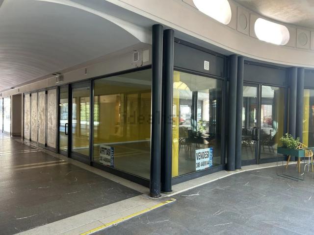 Locale in vendita di 100 m²