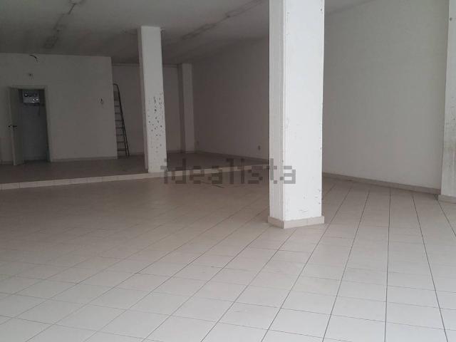 Locale in vendita di 100 m²
