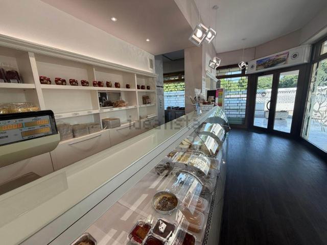 Locale in vendita di 100 m²