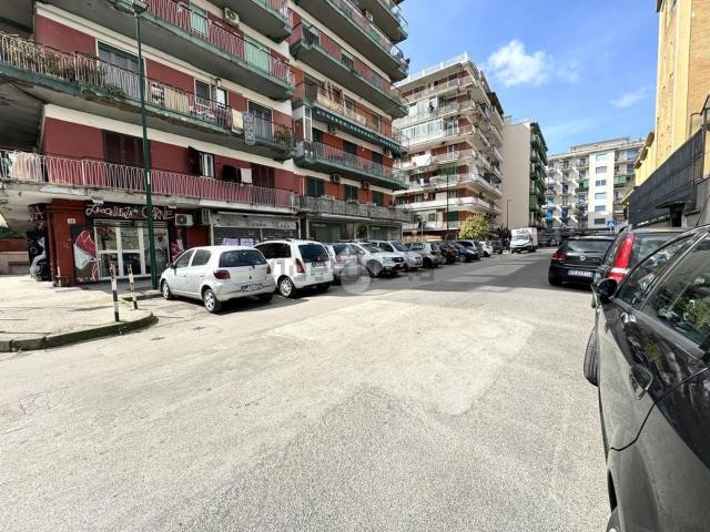 Locale in vendita di 100 m² in Traversa Maglione, 61
