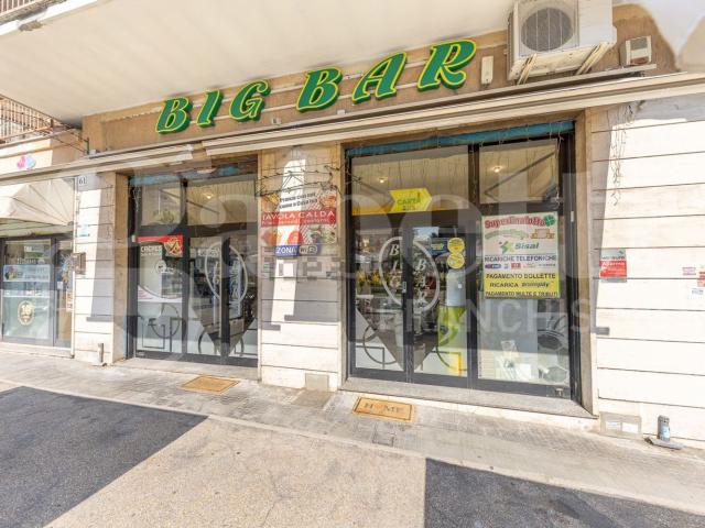 Locale in vendita di 100 m² in Via Cogoleto