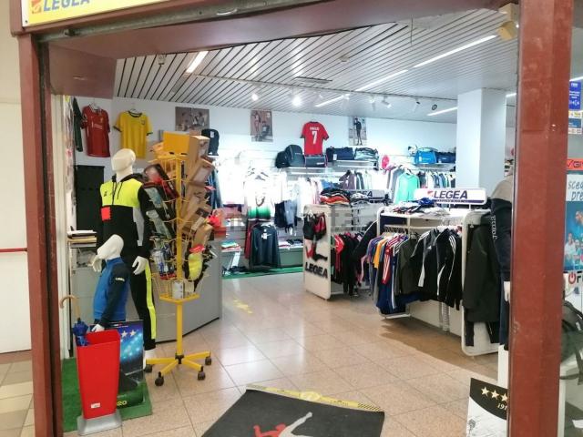 Locale in vendita di 100 m² in Via Confine