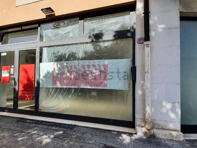 Locale in vendita di 100 m² in Via Cornelio Tacito, 2
