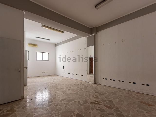 Locale in vendita di 100 m² in Via Corradino di Svevia, 16