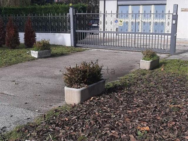 Locale in vendita di 100 m² in Via Cavalieri di Vittorio Veneto