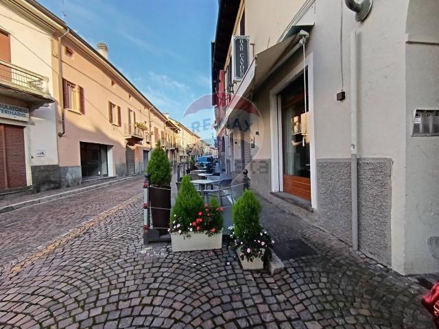 Locale in vendita di 100 m² in Via Cavour, 16