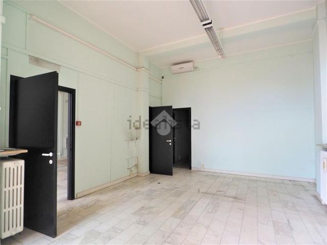 Locale in vendita di 100 m² in Via Cavour, 1
