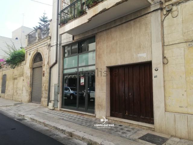 Locale in vendita di 100 m² in Via Cavour, 4