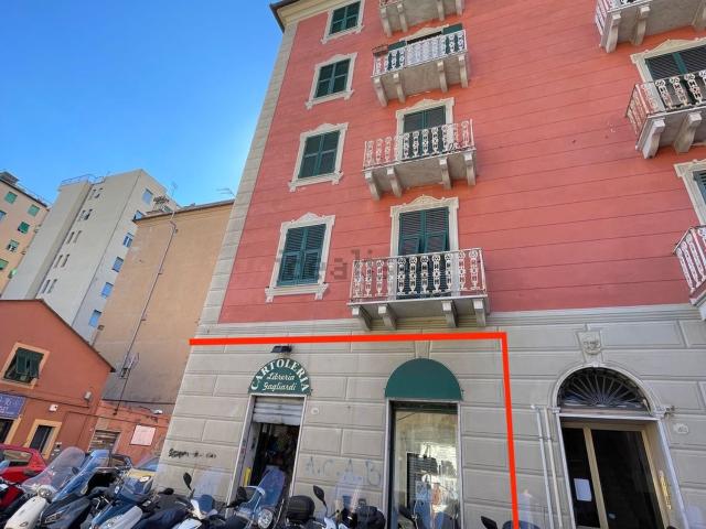 Locale in vendita di 100 m² in Via Ciro Menotti