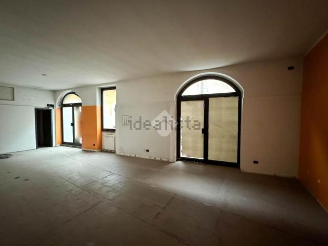 Locale in vendita di 100 m² in Via Crocifisso
