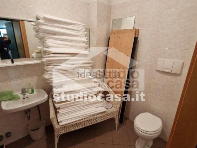 Locale in vendita di 100 m² in Via Ambrogio Villa, 25