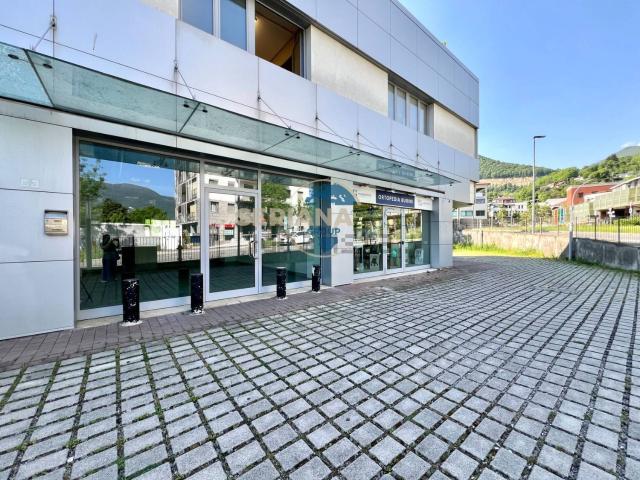Locale in vendita di 100 m² in Via Antonio Locatelli