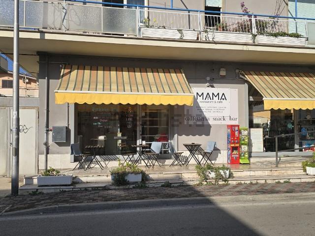 Locale in vendita di 100 m² in Via Adige, 23