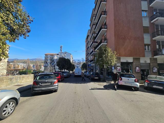Locale in vendita di 100 m² in Via Adolfo Quintieri
