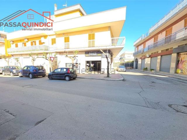 Locale in vendita di 100 m² in Via Alcide De Gasperi, 52
