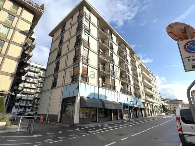 Locale in vendita di 100 m² in Via B. Festaz, 70