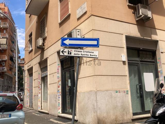 Locale in vendita di 100 m² in Via Benedetto Bordoni, 21