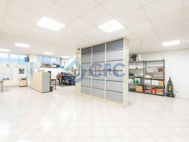 Locale in vendita di 100 m² in Via Bernardo Celentano, 18