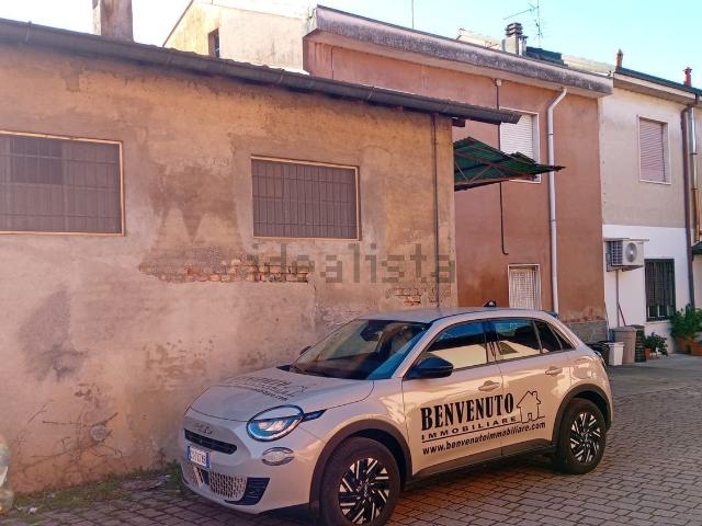 Locale in vendita di 100 m² in Via G. Matteotti, 13