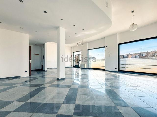 Locale in vendita di 100 m² in Via Gozzano, 78