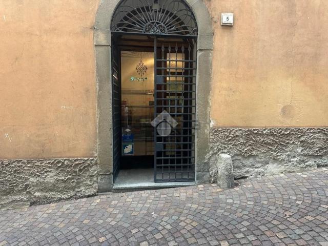 Locale in vendita di 100 m² in Via Giuseppe Garibaldi, 7