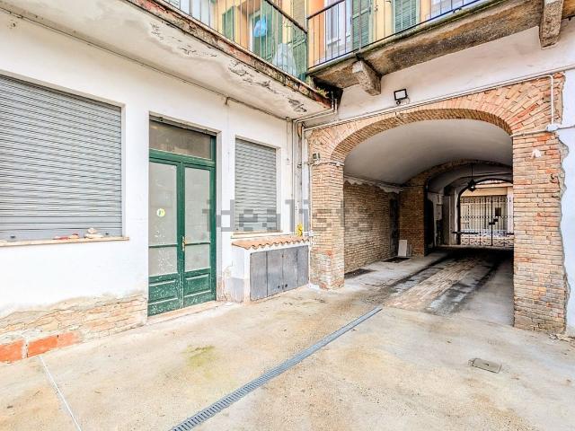 Locale in vendita di 100 m² in Via Giuseppe Mazzini, 21