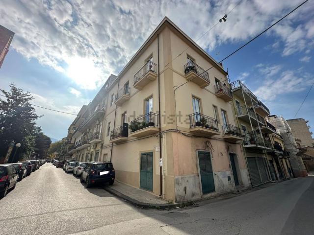 Locale in vendita di 100 m² in Via Giuseppe Verdi, 38