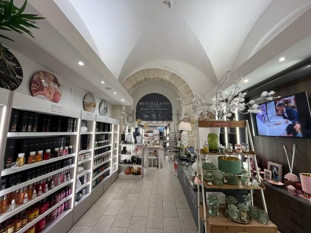 Locale in vendita di 100 m² in Via Giovanni Battista Fardella, 350