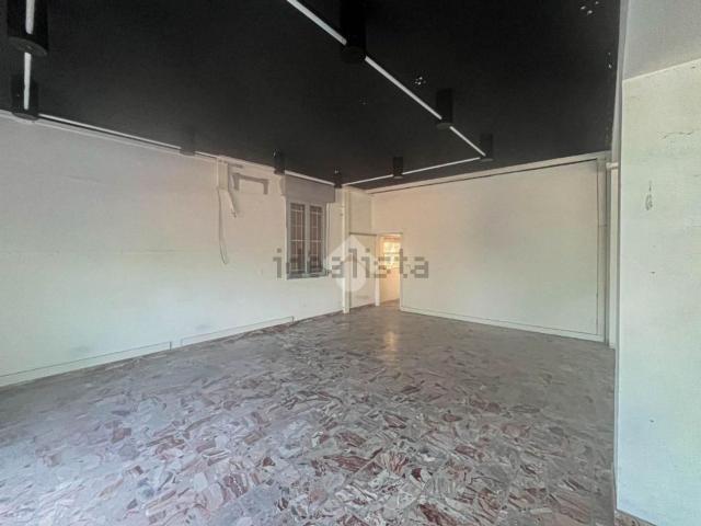 Locale in vendita di 100 m² in Via Gramsci, 1