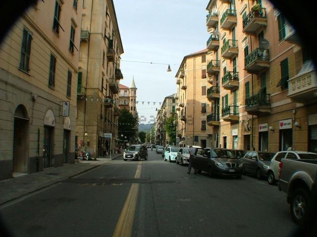Locale in vendita di 100 m² in Via Domenico Buscaglia