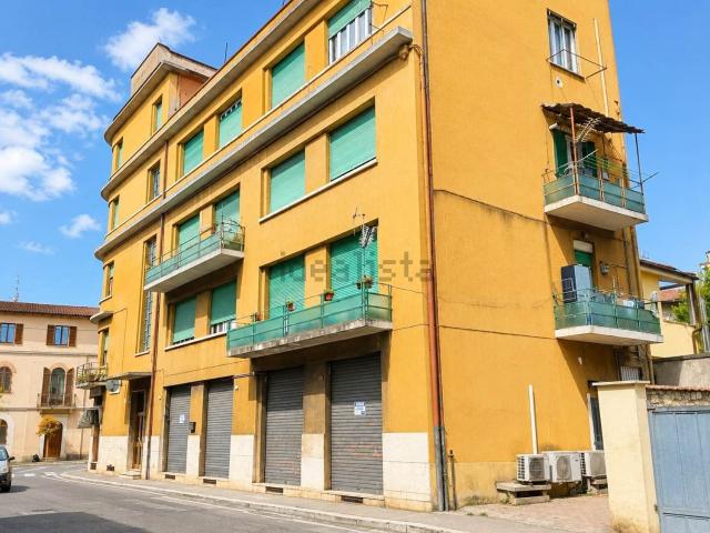 Locale in vendita di 100 m² in Via del Raggio Vecchio, 4