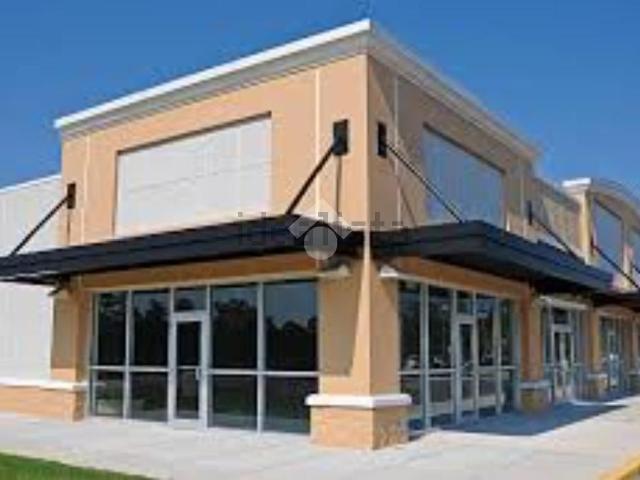 Locale in vendita di 100 m² in Via della Stazione di Ciampino, 14
