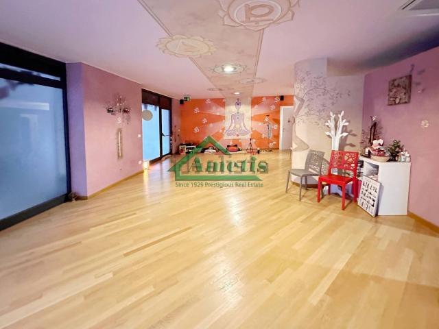 Locale in vendita di 100 m² in Via Diano Calderina, 1