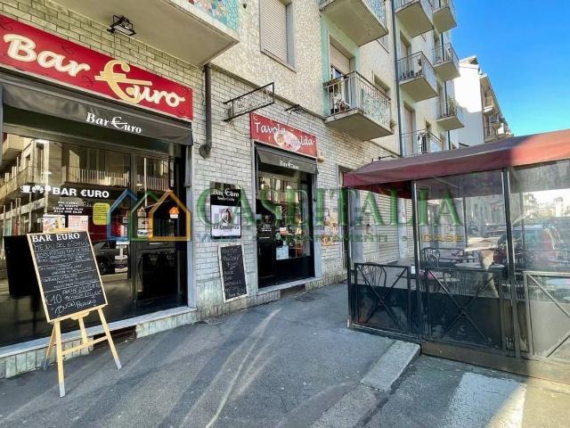 Locale in vendita di 100 m² in Via Foligno, 71