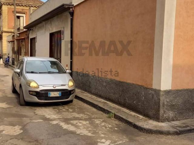 Locale in vendita di 100 m² in Via Ferlito, 37