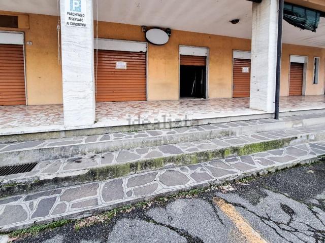 Locale in vendita di 100 m² in Via Fiume, 11