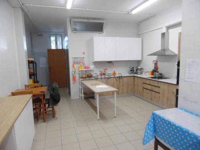 Locale in vendita di 100 m² in Via Filippo Turati
