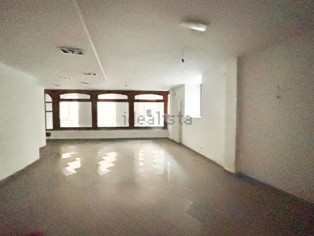 Locale in vendita di 100 m² in Via Francesca Manzoni, 21