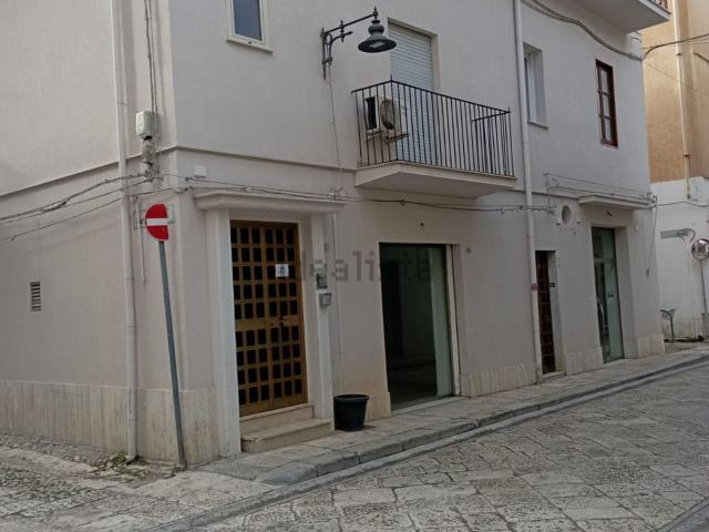 Locale in vendita di 100 m² in Via Francesco Crispi