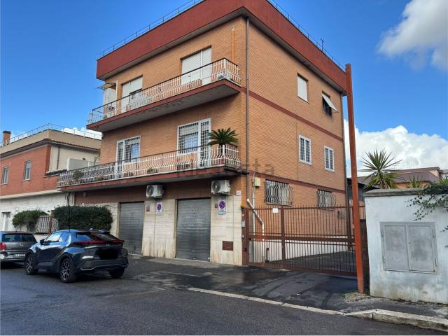 Locale in vendita di 100 m² in Via Francesco di Benedetto