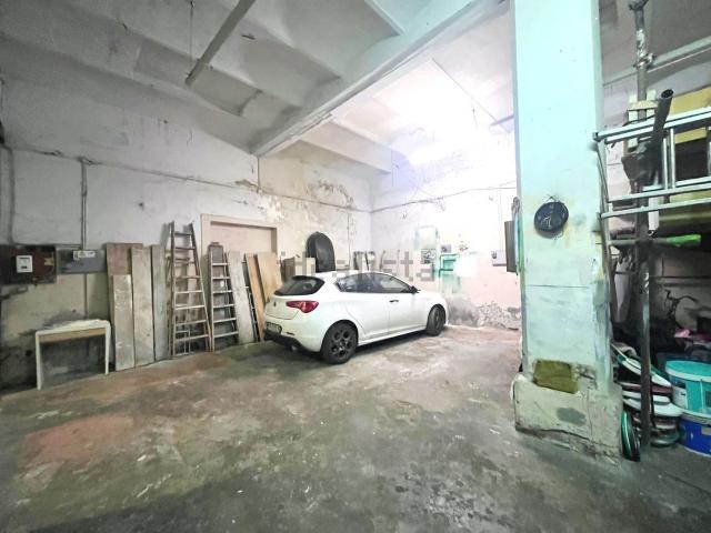 Locale in vendita di 100 m² in Via Frascati