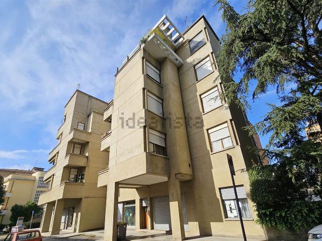 Locale in vendita di 100 m² in Via Fratelli Rosselli, 6