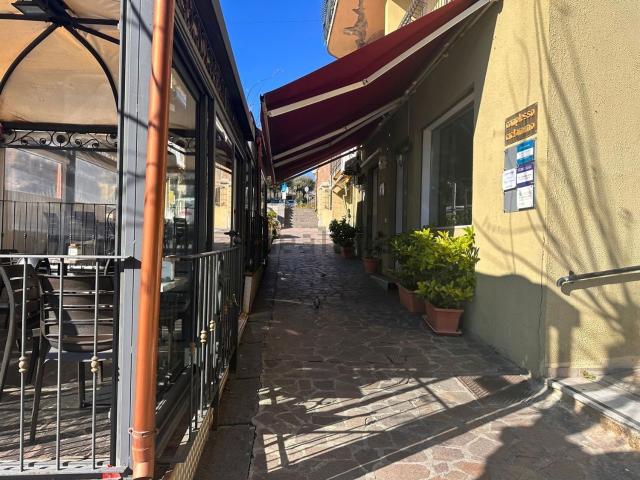 Locale in vendita di 100 m² in Via Impallomeni Giovanni Battista, 6