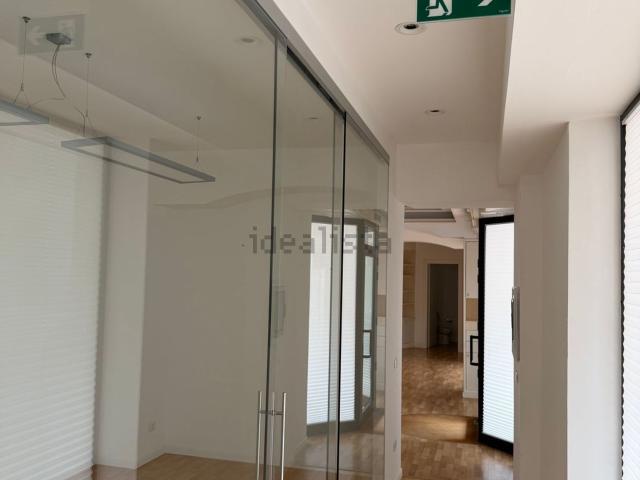 Locale in vendita di 100 m² in Via Igino Simboli