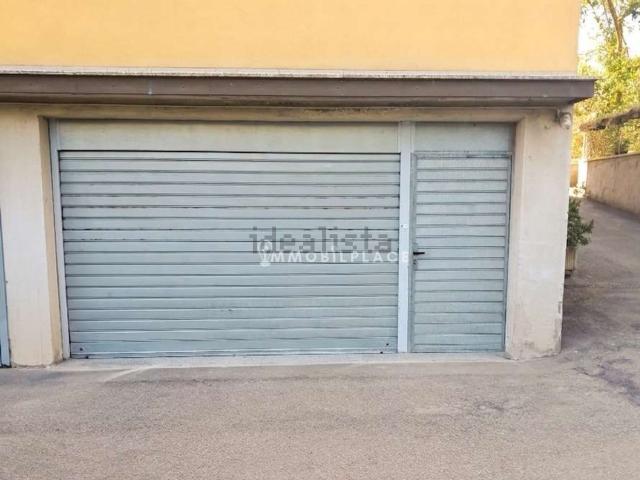 Locale in vendita di 100 m² in Via Irma Bandiera, 38