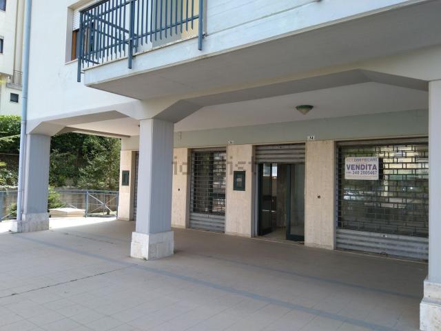 Locale in vendita di 100 m² in Via Londra