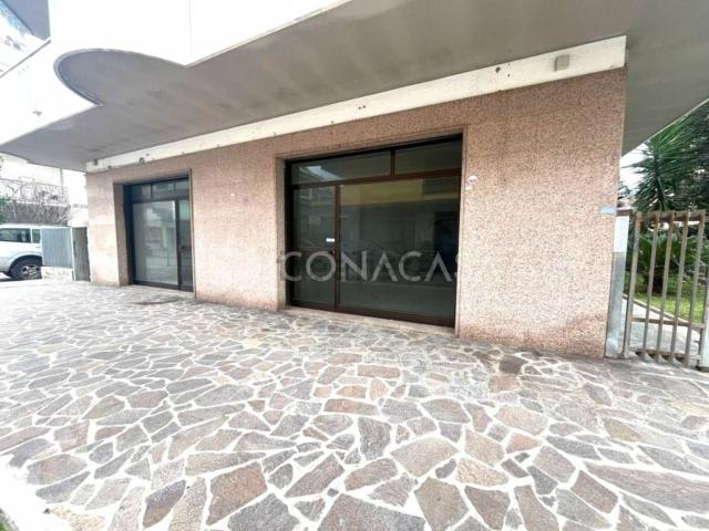 Locale in vendita di 100 m² in Via Lazio