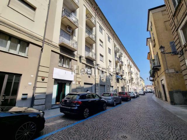 Locale in vendita di 100 m² in Via Lanza, 114