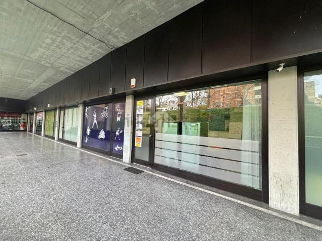 Locale in vendita di 100 m² in Via Leonardo da Vinci, 50