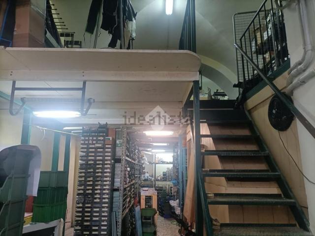 Locale in vendita di 100 m² in Via Lungara Porto, 4